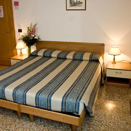 לינה וארוחת בוקר Casa Sant'andrea ונציה